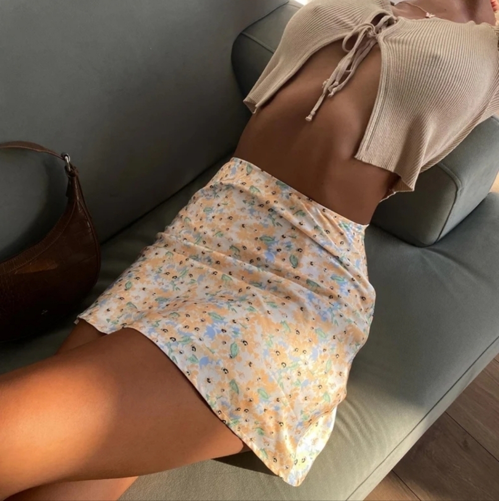 PRINCESS POLLY Fine lines mini Skirt floral blue/yellow. Size 4 NWT - Picture 7 of 16